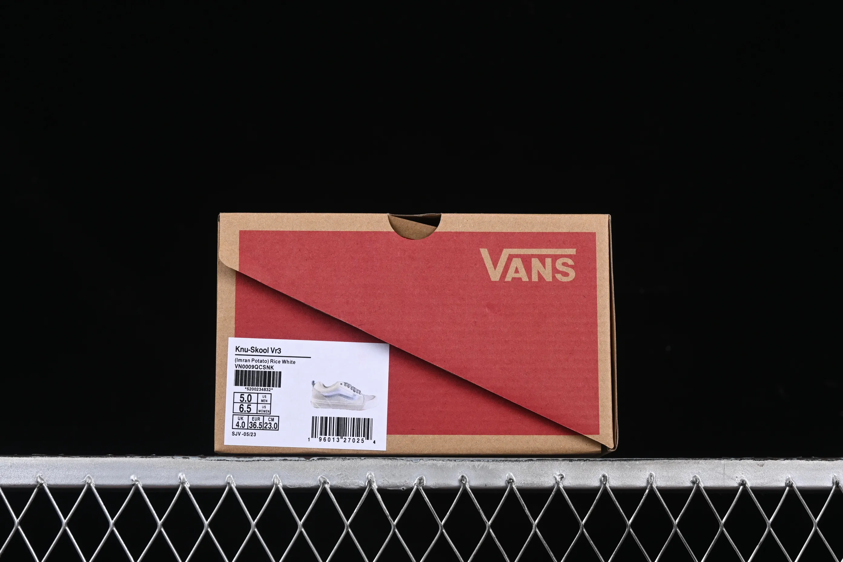All categories Vans Vans series Vans Low Vans low-top Vans Classics Knu Skool Vr3 Vans official Year of the Snake limited bread shoes VN0009QCSNK